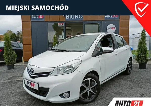 toyota yaris łódzkie Toyota Yaris cena 42900 przebieg: 58168, rok produkcji 2013 z Kostrzyn